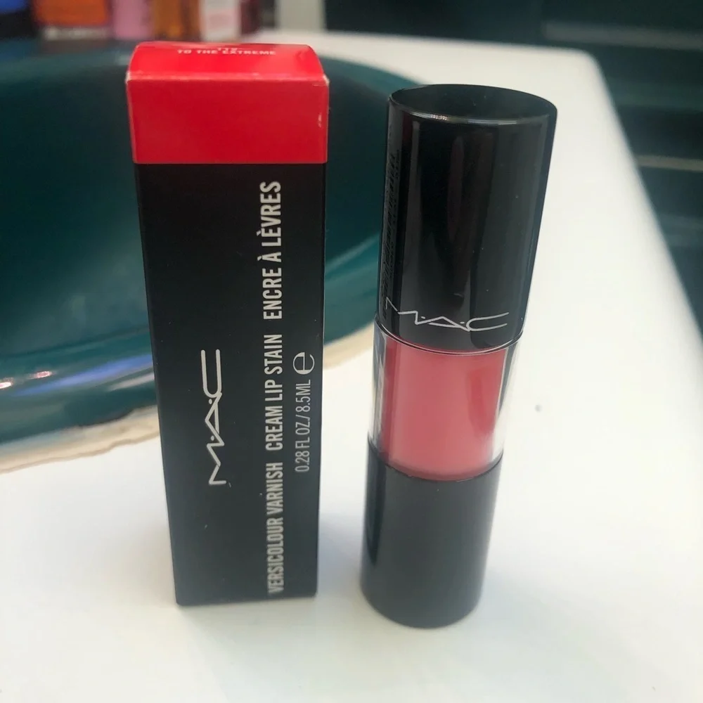 NIB MAC TO THE EXTREME CREAM LIP STAIN